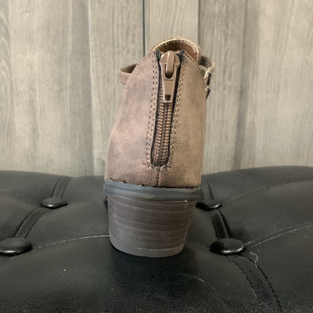 Maurice Fashions Brown Faux Crushed Leather Ankle Bootie Boots Woman's Size 7 - Picture 6 of 13